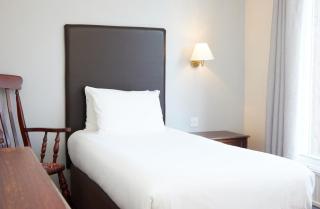 Bear Hotel by Greene King Inns - Havant - 2