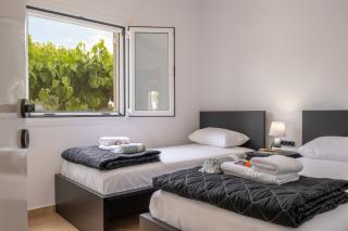 Kournas-Sleeps8-Parking-Garden-Pool-PetFriendly - 2