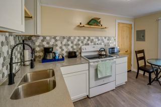 Cozy 3 Oaks Cottage in Gulfport Close to Beach! - Gulfport - 3