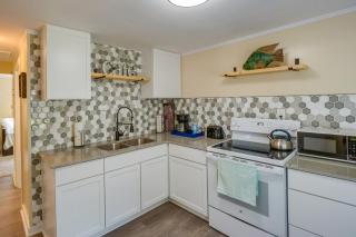 Cozy 3 Oaks Cottage in Gulfport Close to Beach! - Gulfport - 2