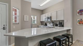 BSV8445 Beautiful 3 bd ba Townhome with Balcony in Emerald Island - Kissimmee - 3