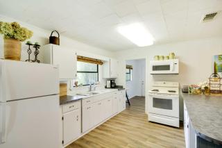 River Frontage Quiet Mississippi Vacation Rental - 3