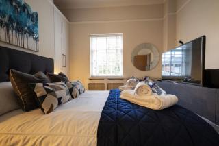 Stylish Central Apartment with Parking & Lift - 6