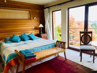 Suite abierta todo el año con vistas al campo, lago y ciudad - Puerto Varas - 0