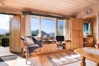 Cabin - Sleeps 6 - Pets Ok - Pato - Parking - 0
