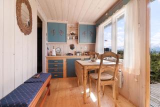 Cabin - Sleeps 6 - Pets Ok - Pato - Parking - 3