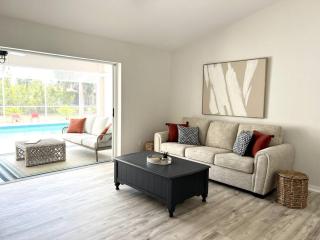 Beautiful Spacious Home! Close to Beaches - HEATED Private Pool - Englewood - 3