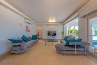 4 Bedroom Villa with Heated Pool, Jacuzzi & Lagoon View in Phase 4 - Hurghada - 8