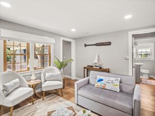 Cape Cod Cottage, near Beach, Hot Tub, AC, Dog Friendly - Yarmouth - 8