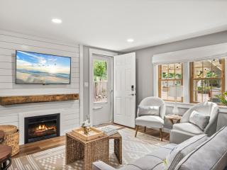 Cape Cod Cottage, near Beach, Hot Tub, AC, Dog Friendly - Yarmouth - 9