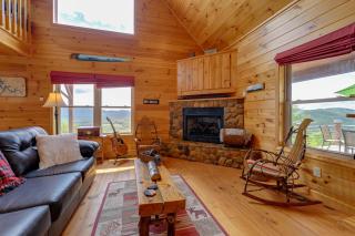 Mtn-View Cabin Deck and Pets Welcome in Murphy - Murphy - 7
