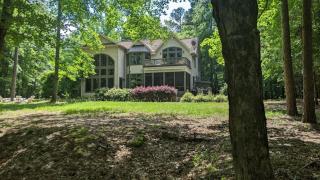 Beautiful Custom-built, Lodge-like Kerr Lake Home, non-smoking - Henderson - 0