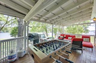 Dock, Deck and Kayaks Home on Cedar Creek Reservoir - Mabank - 8