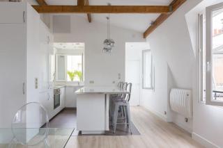 Loft refait à neuf en dernier étage 2 chambres - París - 5