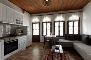 Emblematic House Apartment 1 - Gjirokastër - 3