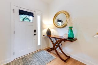 Charlotte Getaway with Yard - 3 Mi to Uptown! - Charlotte - 7