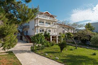 Villa Rosmarin - family friendly, beachfront - Pašman - 4