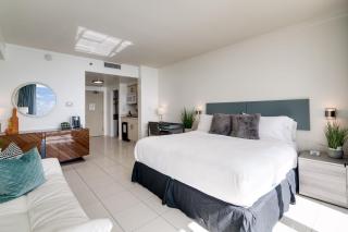 Ocean View Balcony steps from Restaurants, Peacock Park & Marina - 1