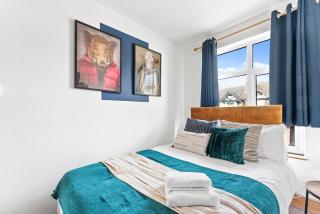 Large Stylish Home - Close to The City - Garden - 5