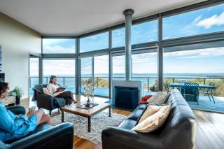 Halcyon ~ Immerse yourself in the sky and sea - Coles Bay - 7