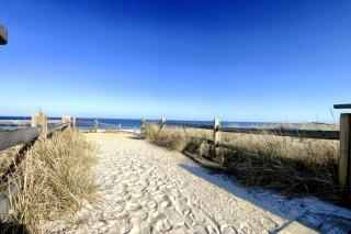 Style, Comfort: Beach-Block w/Everything You Need - 5