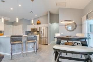 Private Pool and Canal Views Home in Cape Coral - Cape Coral - 5
