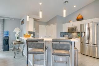 Private Pool and Canal Views Home in Cape Coral - Cape Coral - 4
