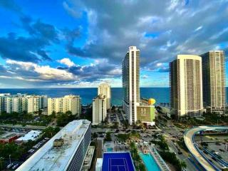 Luxurious 2b 2b with an Amazing View - Daily resort fee and parking not included - - Hollywood - 6