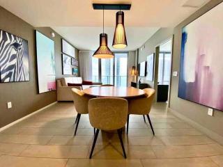 Luxurious 2b 2b with an Amazing View - Daily resort fee and parking not included - - Hollywood - 4