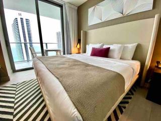 Luxurious 2b 2b with an Amazing View - Daily resort fee and parking not included - - Hollywood - 3