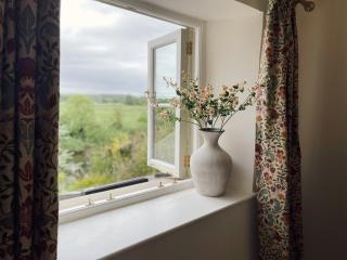 The Little Chantry - Hot Tub, Riverside, Pet Friendly - West Tanfield - 1