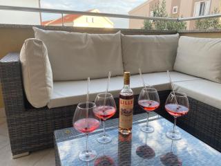 Elegant 2-bedroom apartment with free parking - 6