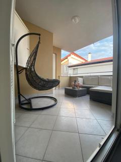 Elegant 2-bedroom apartment with free parking - 5