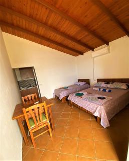 Ramo's Hilltop Retreat with Kitchenette and Patio - 2nd - Vlorë - 0