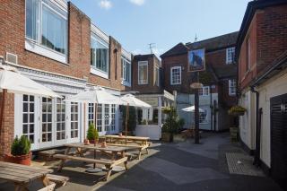 Bear Hotel by Greene King Inns - Havant - 4