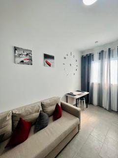 Neuwertiges Apartment mit schnellem WLAN, Netflix, Glasfaser, Kostenlose Privatparkplatz auch für Transporter geeignet R20 - 2