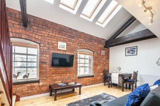 Beautiful 1-Bed Apartment in Grade Listed Warehouse - Victoria Quays, Sheffield City Centre, FREE Parking, Pet Friendly, Netflix - Sheffield - 2