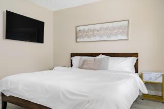 Jacksonville Retreat: Unwind in Style at our Cozy Duplex Apartment - 8