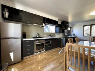 Cape Cod Chalet, alpine-getaways - Dinner Plain - 5