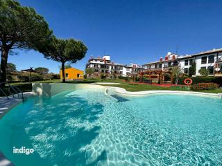 MUL001 Bright 2 bedroom Apartment with Pool View - 9