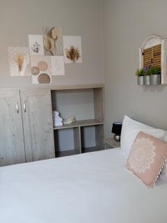 Almira - rooms to let - 0