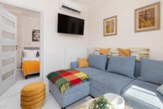 Sunny Seaside Apartment with Terrace & Parking by Noclegi Renters - Jastrzębia Góra - 1