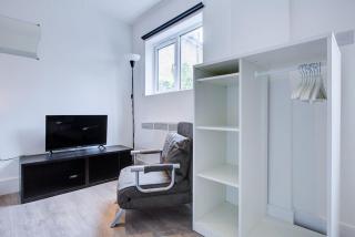Comfy and Convenient Studio Suite Lewisham with Free street parking, WIFI and quick access to central London Sleep 3 - 3