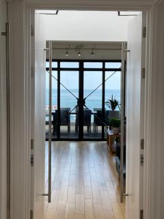 Riviera Apartments - Five Stylish Penthouse Apartments with Unrivalled Sea Views of Teignmouth, Shaldon, The Jurassic Coastline & The Teign Estuary - Teignmouth - 6