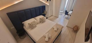 Aurora Beachfront Luxury Rooms&Suites - 2