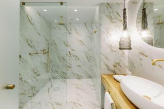 Venus Suite with Hot Tub - 9