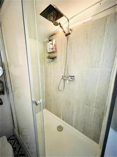 Boutique Boat Stays Contemporary Barge - 5