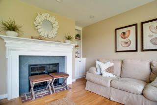 Walk to Beach Spacious Cape Cod Abode with Deck! - West Barnstable - 5