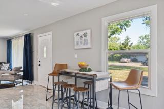 Charming Contemporary Family Home home - Glenview - 3