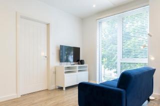 The Elm Suite - Reading - 1